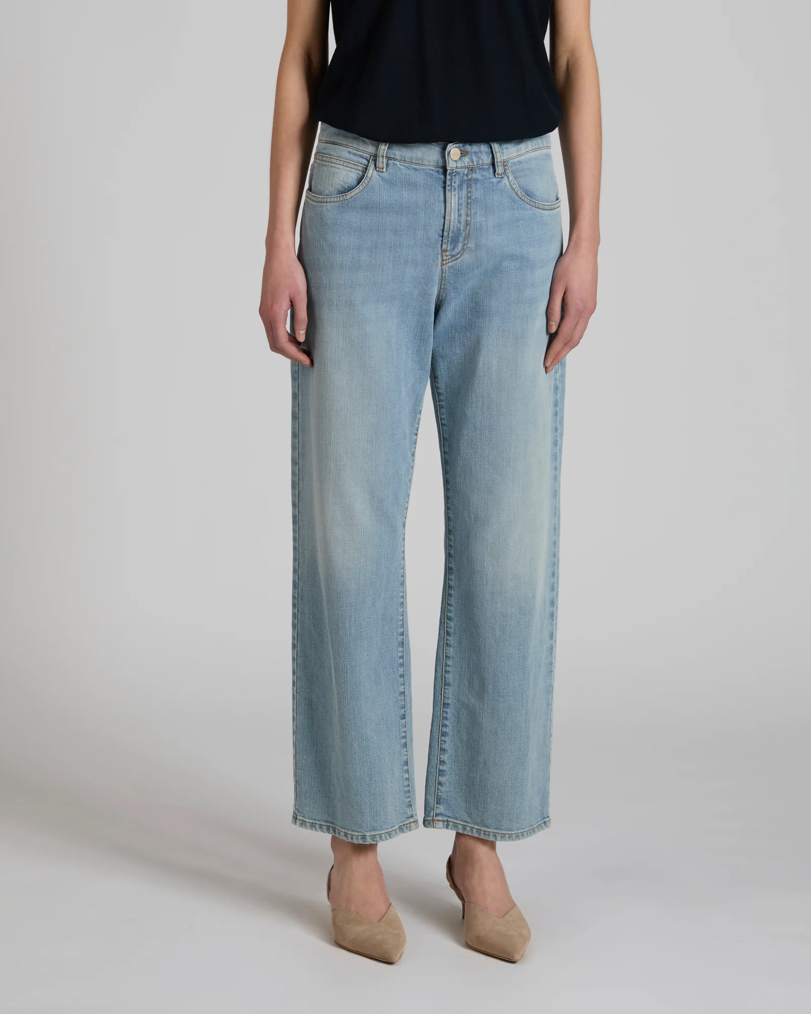Five-pocket boyfriend fit denim trousers - Image 2