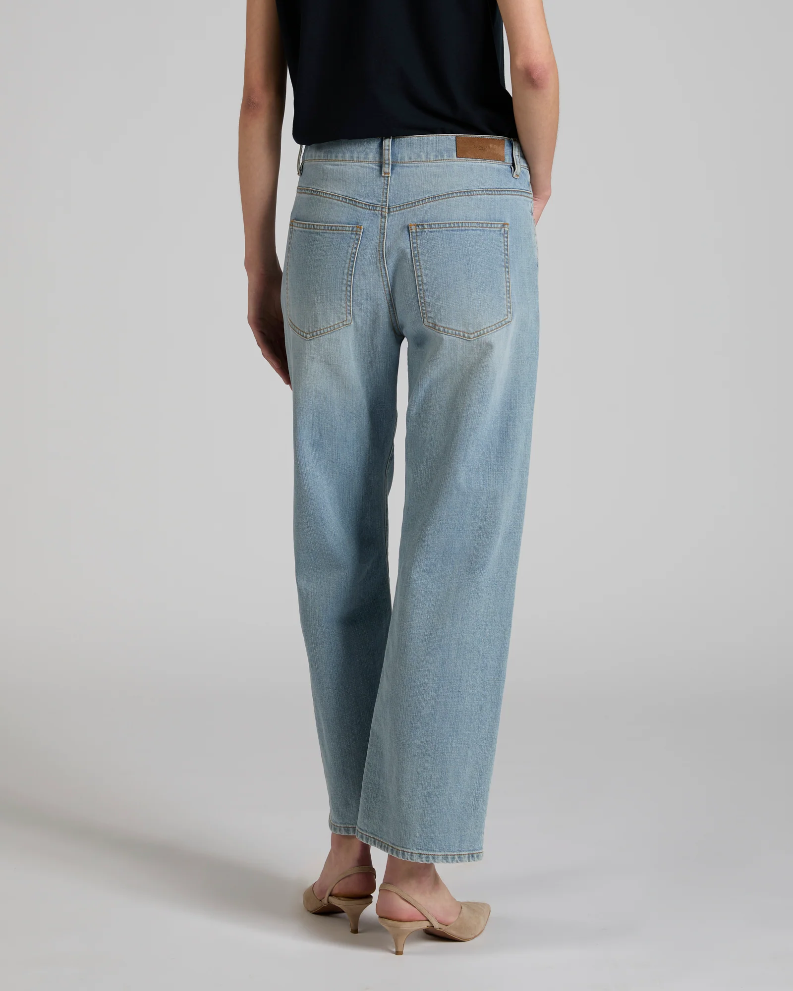 Five-pocket boyfriend fit denim trousers - Image 3