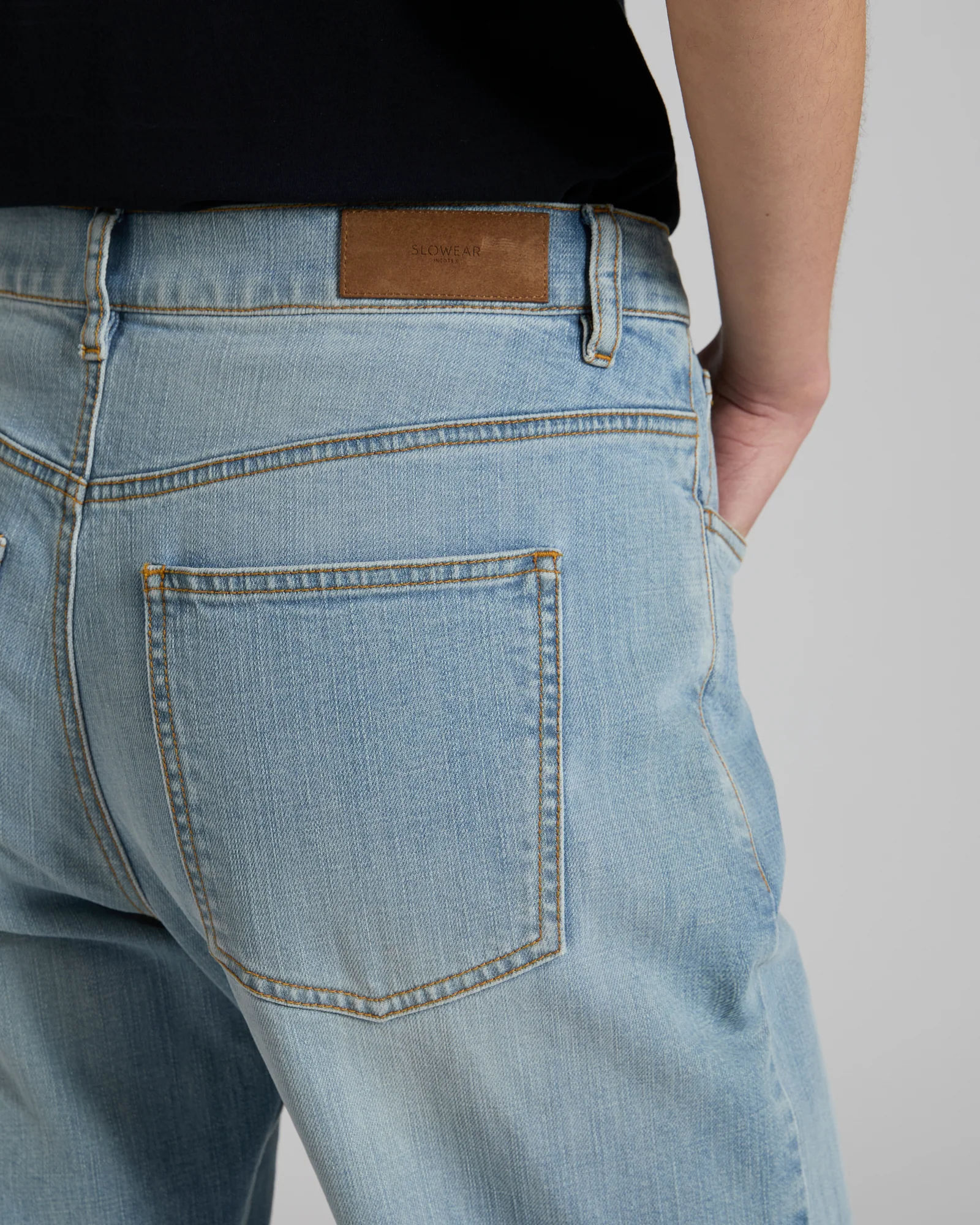 Five-pocket boyfriend fit denim trousers - Image 4