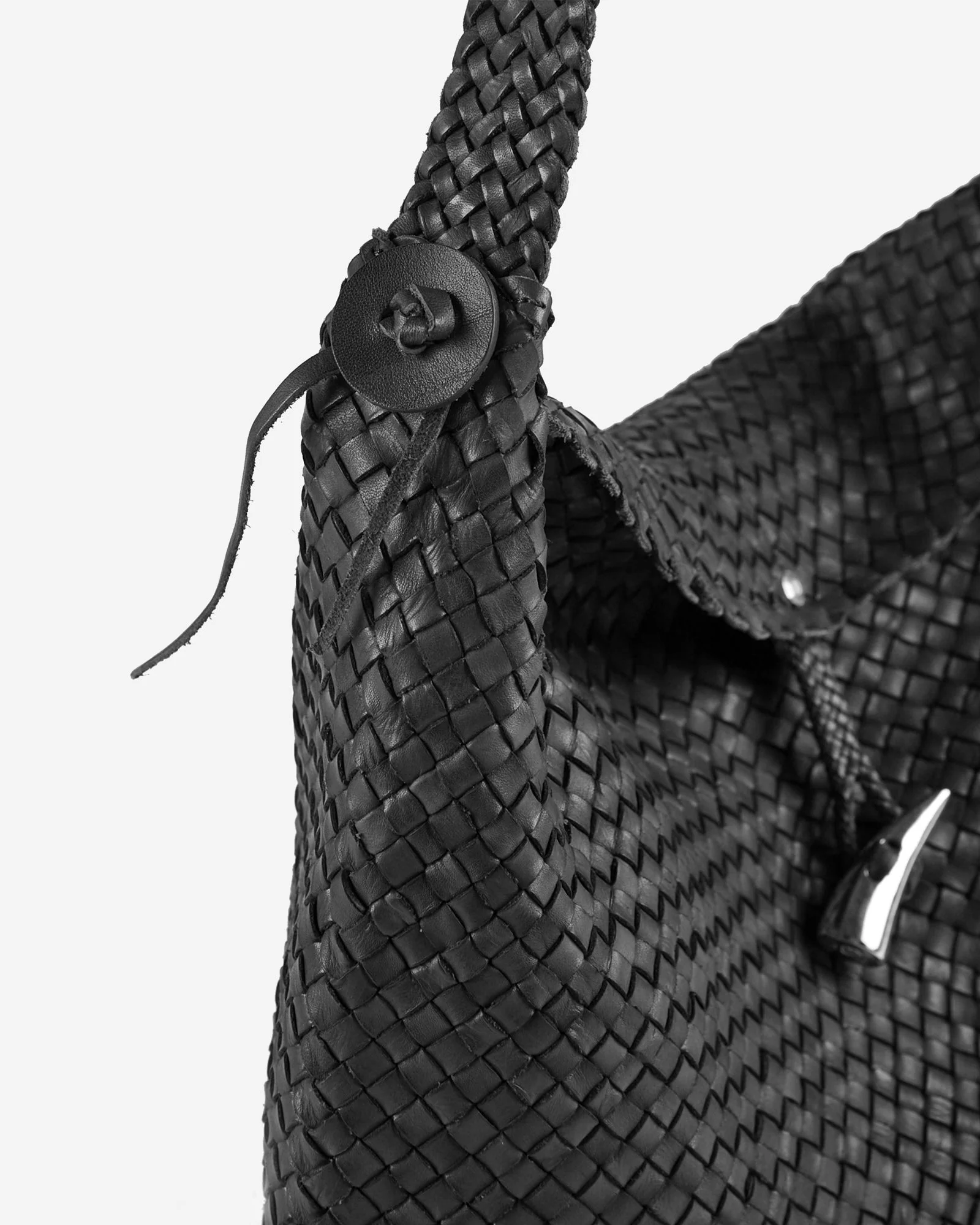 Maxi calfskin shoulder bag - Image 6