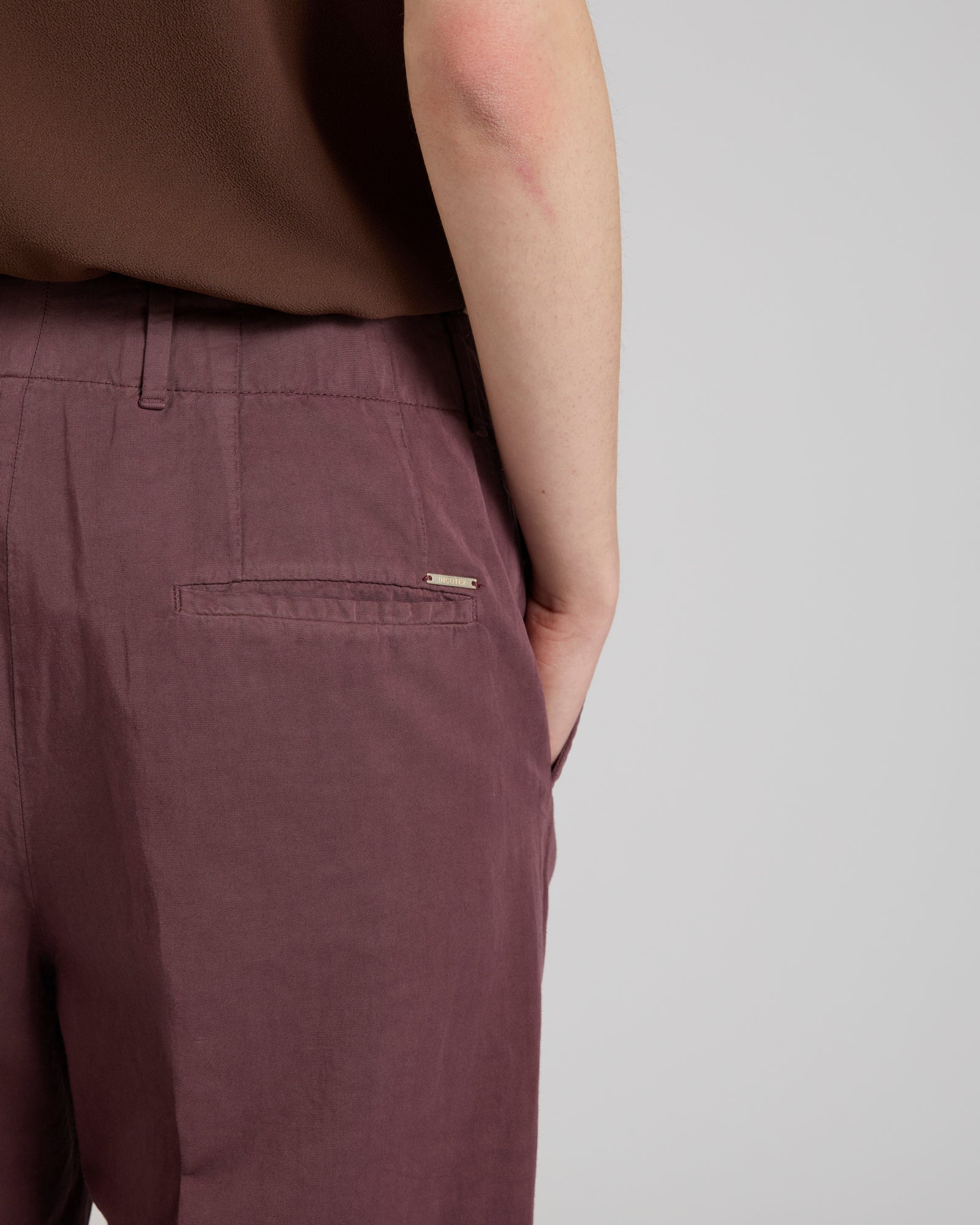 Regular fit trousers in cotton and linen twill - Image 4