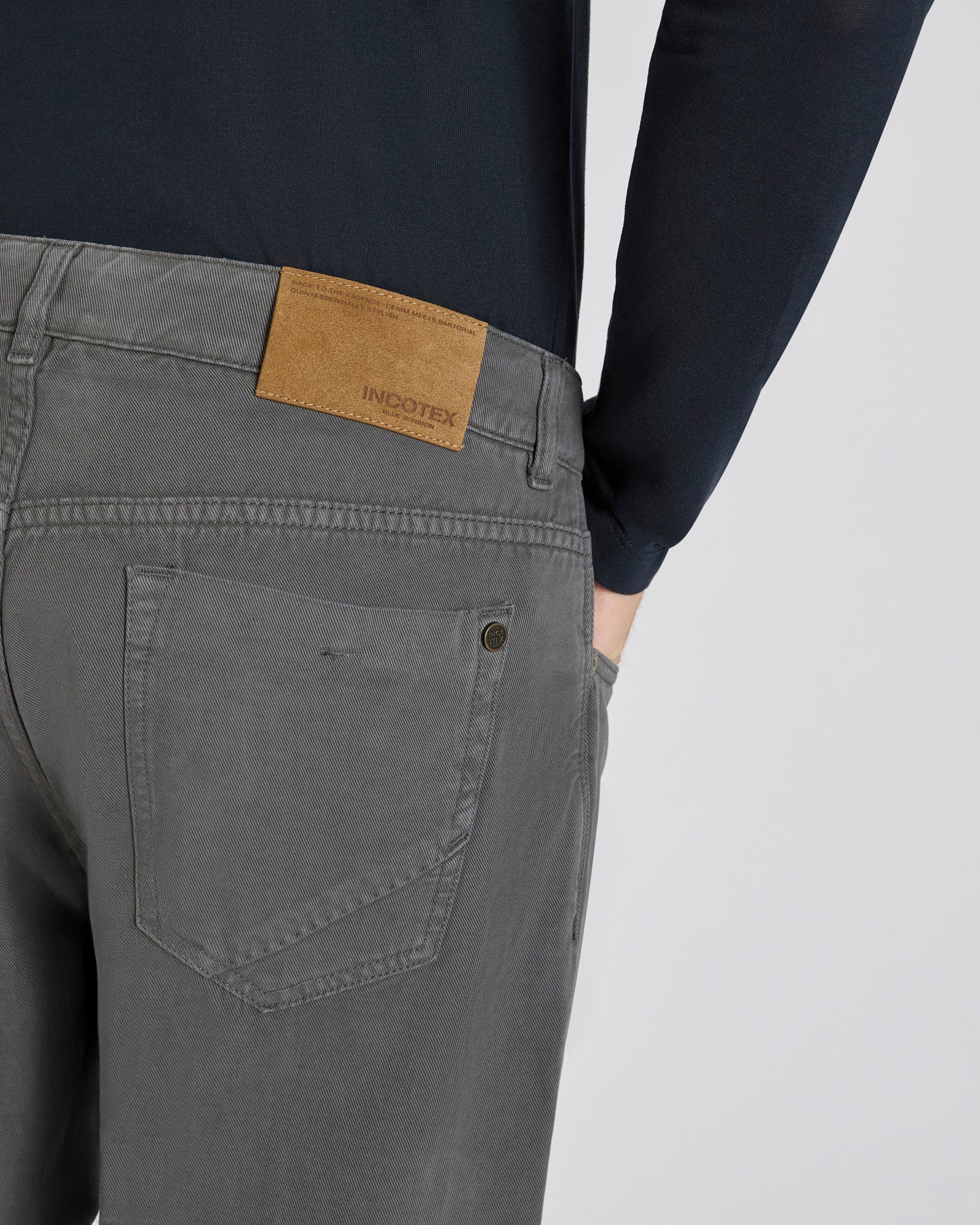 Slim-fit five-pocket trousers in cotton and cashmere - Image 4