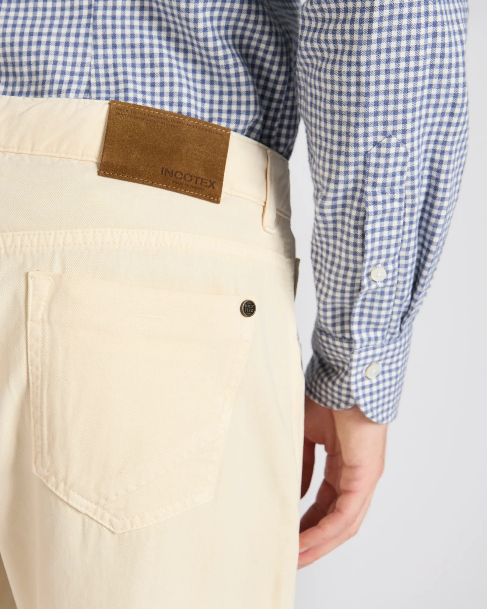 Slim-fit five-pocket trousers in cotton and cashmere - Image 4