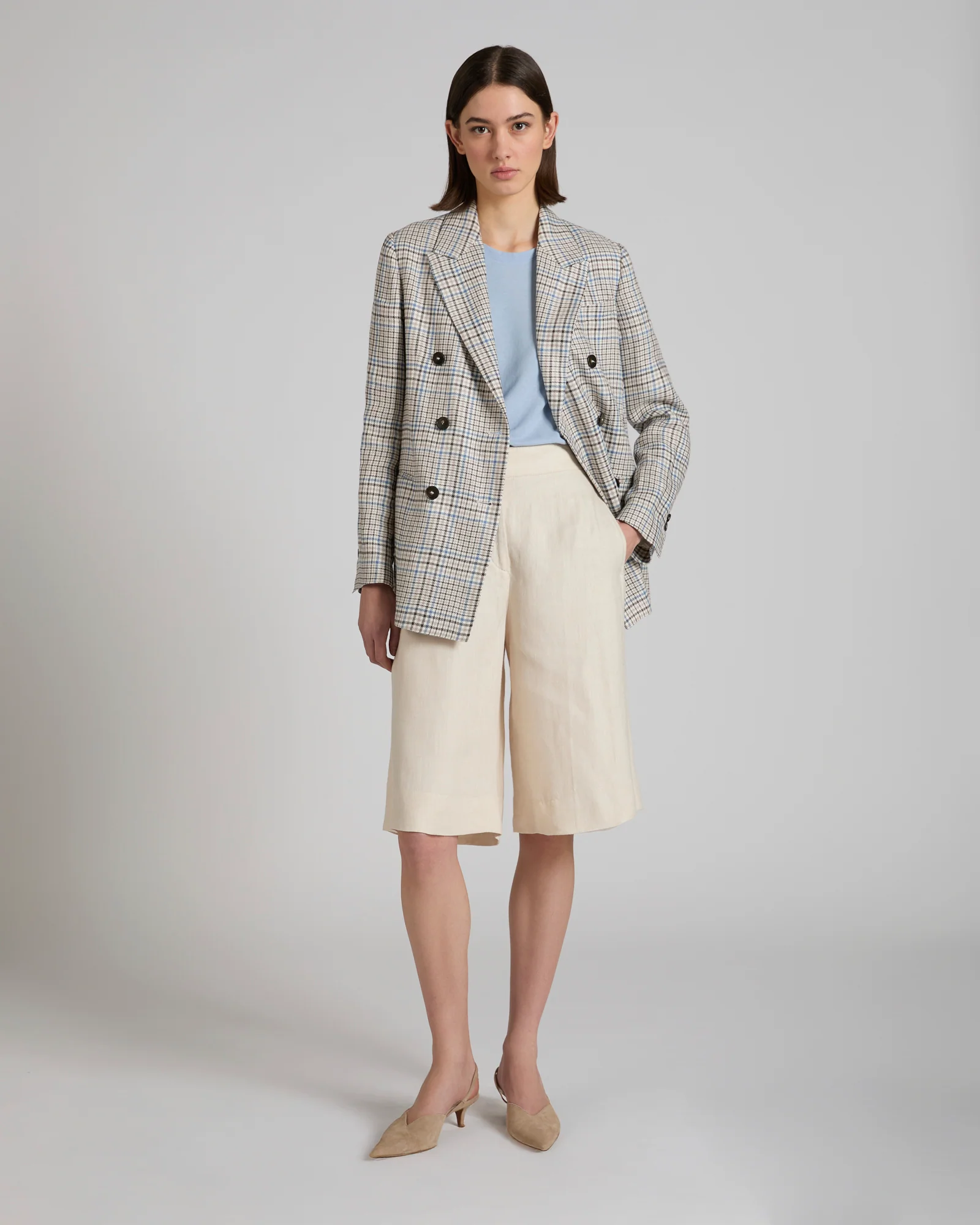 Wide fit Bermuda shorts in linen - Image 5