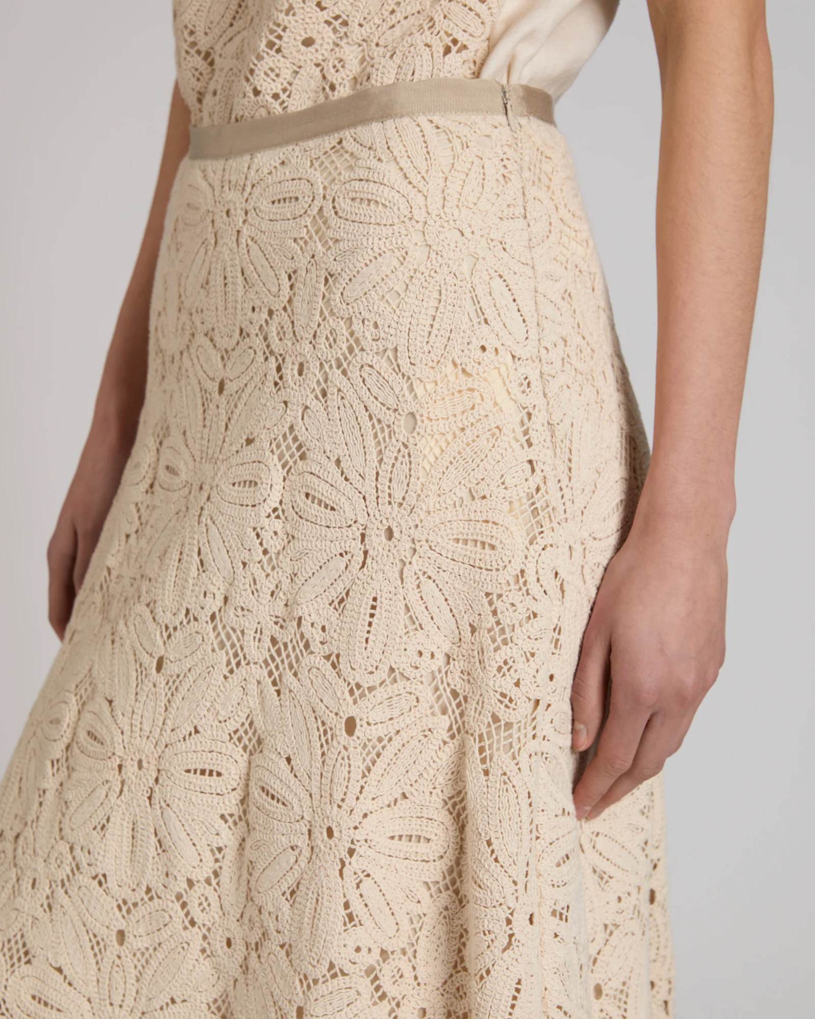 Wide fit skirt in macramé lace - Image 4